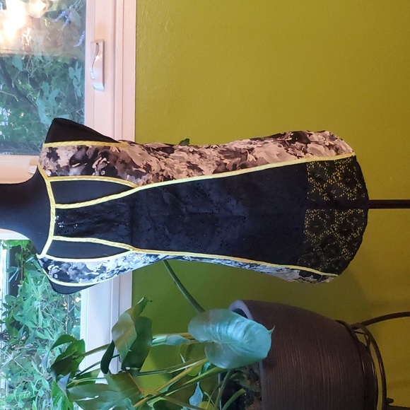 3/$15 Studio Y ~ Chiffon Tank - Picture 2 of 3